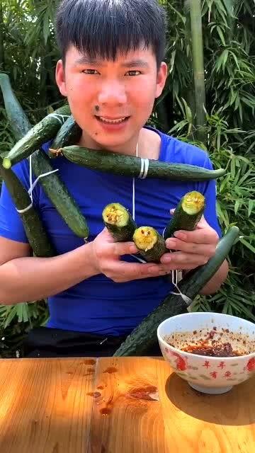 娱乐吃瓜酱精神小伙